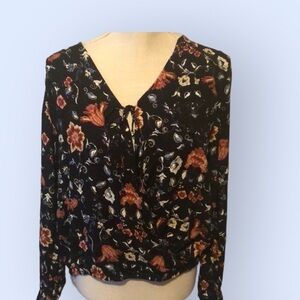 Avln pullover with mock wrap. Sz Sm